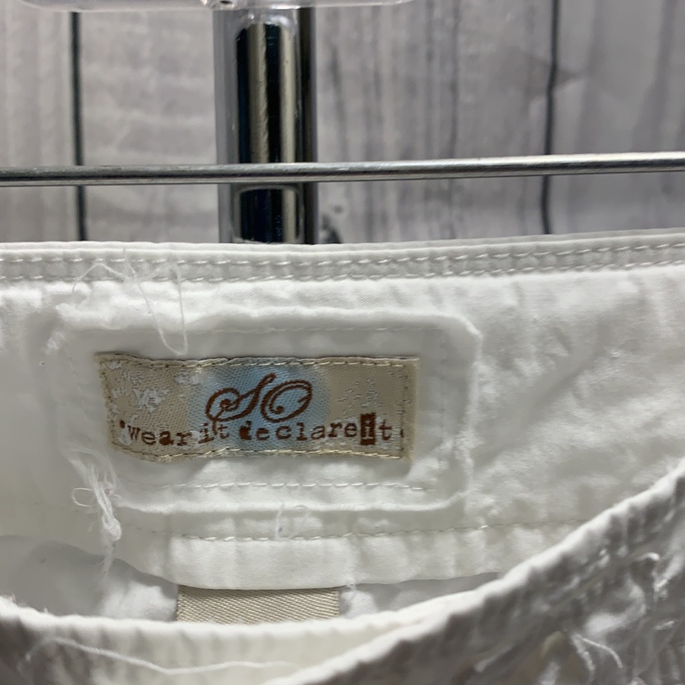 SO ware it declare it, white capris - Picture 7 of 8